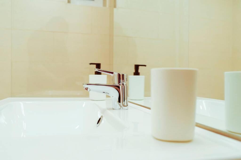 Elegant Vibes Apartment Next To Obor Market بوخارست المظهر الخارجي الصورة